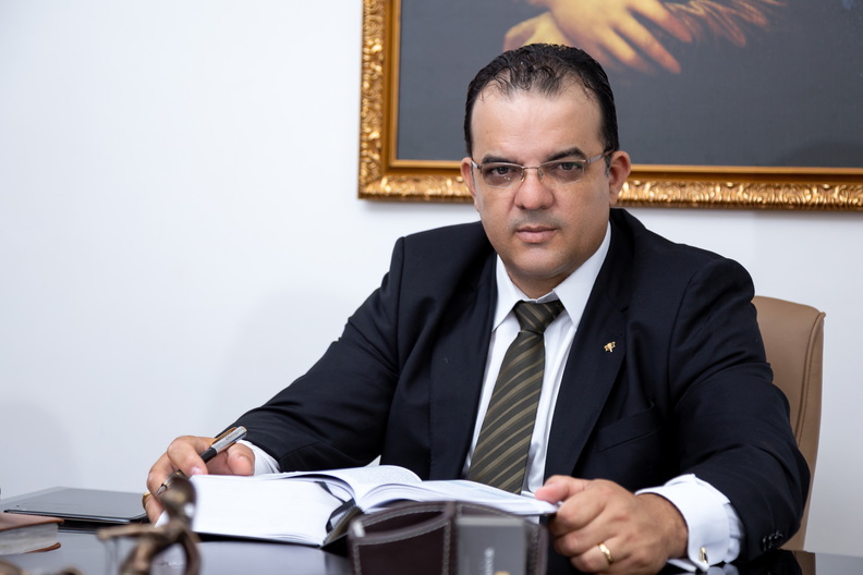 Dr. Wander Barbosa, advogado criminalista — advogado crimes contra a honra